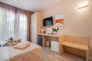 Hotel-Maritimo-Soba-2-4-of-14-300x200