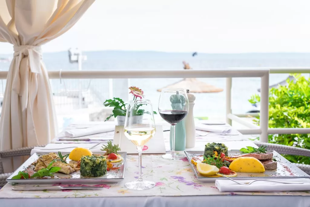 Hotel-Maritimo-restoran-111-of-162-1024x684